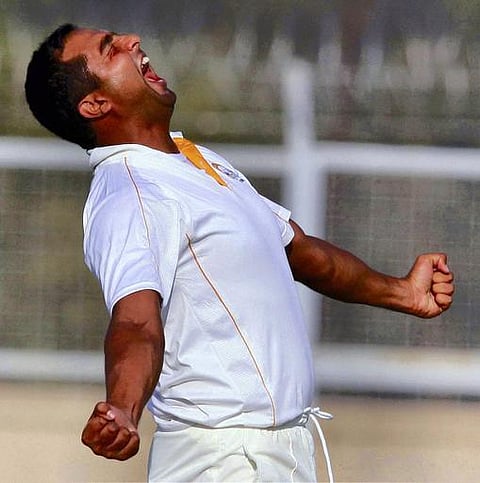 பூர்த்தியடையாத கனவுகளுடன் முடிந்த கிரிக்கெட் வாழ்க்கை : வேகப்பந்து வீச்சாளர் வி.ஆர்.வி.சிங் ஓய்வு பெற்ற பரிதாபம்