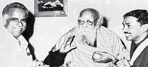 அண்ணா செல்லும் விமானத்தையாவது பார்க்கிறேன்...
அழைத்துச்செல்லுங்கள் என்றார் பெரியார்- கி.வீரமணி பேட்டி