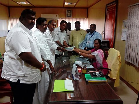 தட்டாஞ்சாவடி இடைத்தேர்தலில் சகோதரி மகனைக் களமிறக்கிய ரங்கசாமி: முக்கிய ஆவணம், டெபாசிட் தொகையை மறந்து வந்ததால் நிர்வாகிகள் மீது கோபம்