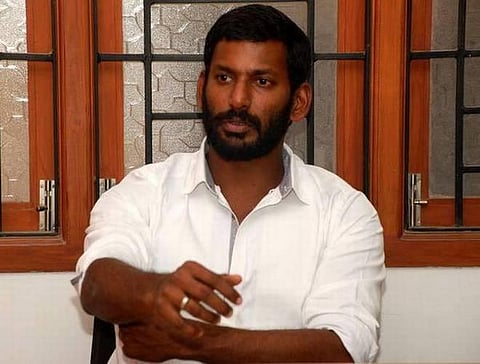 ராதாரவி தொடர்ந்து இப்படித்தான் அவதூறாகப் பேசி வருகிறார்: விஷால் கண்டனம்