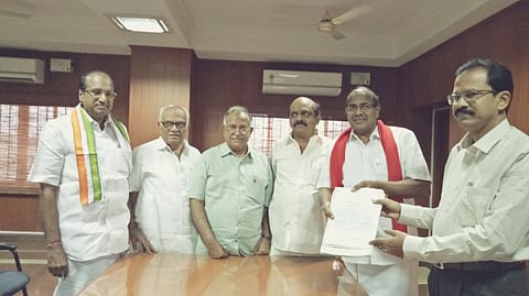 கொங்கு மண்டலம் அதிமுகவுக்கு என்பதெல்லாம் அப்போது; பணநாயகம் இந்தத் தேர்தலில் பலத்த அடி வாங்கும்: திருப்பூர் வேட்பாளர் கே.சுப்பராயன் பேட்டி
