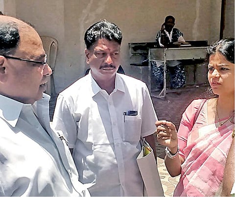 தேர்தல் அதிகாரியின் நீண்ட பரிசீலனைக்கு பின் பெரம்பூரில் அமமுக, மக்கள் நீதி மய்யம் வேட்பாளர்களின் மனுக்கள் ஏற்பு