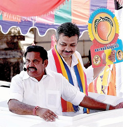 வெள்ளத்தில் மக்கள் பாதிக்கப்பட்ட போது மீட்பு பணிகளை அதிமுக அரசு சிறப்பாக செய்தது: சென்னை பிரச்சாரத்தில் முதல்வர் பழனிசாமி பெருமிதம்