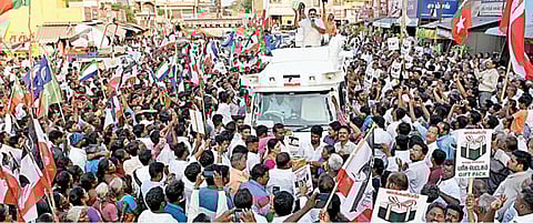 மாபெரும் இயக்கத்தை அடகு வைத்து விட்டனர்: அதிமுக மீது தினகரன் குற்றச்சாட்டு