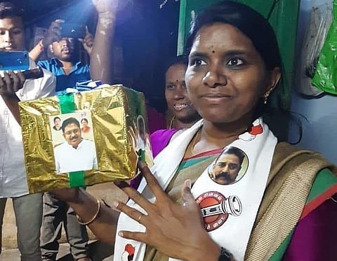 பரிசுப்பெட்டி மூலம் பட்டுவாடா என காண்பித்தால் டிடிவிக்கு ஆதரவு என்பதா? ம.நீ.மய்யம் வேட்பாளர் ஆவேசம்