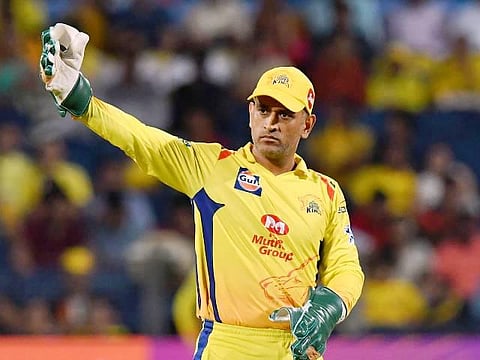 கடைசி வரைக்கும் இவன் தோக்கமாட்டான்னு கோடிப் பேர்களை நம்ப வச்சவனை நீங்க எப்டி கூப்பிடுவீங்க?நாங்க தலைவன்னு கூப்பிடுவோம்: தோனிக்கு நெட்டிசன்கள் பாராட்டு