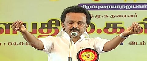 ஓபிஎஸ் போன்று தியானம் செய்து காட்டிய ஸ்டாலின்: பிரச்சாரக் கூட்டத்தில் சிரிப்பலை