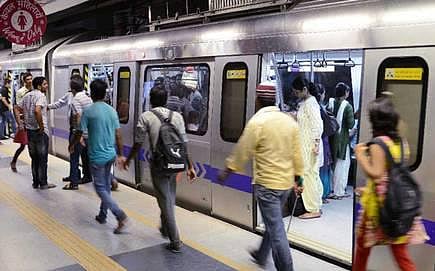 புதுடெல்லி ரயில் நிலையத்தில் தவறுதலாக விடுபட்ட உடமைகள்; ஃபேஸ்புக் உதவியுடன் பயணிகளிடம் ஒப்படைப்பு