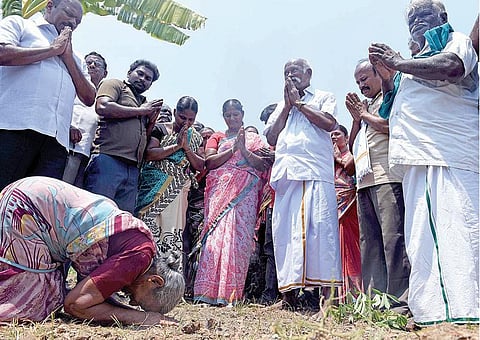 சேலம் – சென்னை 8 வழிச்சாலை திட்டத்துக்காக நிலங்களை கையகப்படுத்தியது செல்லாது: அரசின் அறிவிப்பாணையை ரத்து செய்து உயர் நீதிமன்றம் தீர்ப்பு