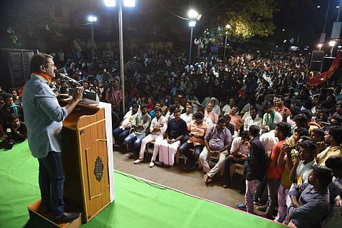 என் சின்னத்தைத் தவிர மற்ற அனைத்து சின்னங்களையும் பளிச் என்று வைத்துள்ளனர்: சீமான் ஆவேசம்