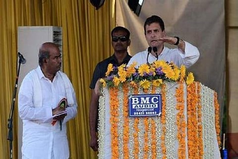 நெட்டிசன்களின் கிண்டல் எதிரொலி: தங்கபாலுக்குப் பதிலாக ராகுல் காந்தியின் பேச்சை மொழிபெயர்த்த பேராசிரியர்