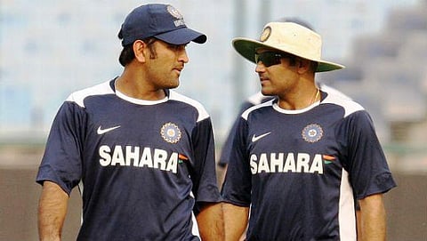 தோனியை 3 போட்டிகளுக்கு தடை செய்ய வேண்டும்: நடுவரிடம் வாக்குவாதம் செய்த விவகாரத்தில் சேவாக் ஆவேசம்