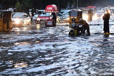 நான்கு மாநிலங்களில் திடீர் மழைக்கு 50 பேர் பலி; குஜராத் மக்களுக்கு மட்டும் நிவாரணமா? கமல்நாத் புகாருக்கு கிடைத்த பலன்