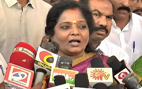 வேலூர் தேர்தல் ரத்தால் தமிழகத்துக்கே தலைக்குனிவு: தமிழிசை காட்டம்