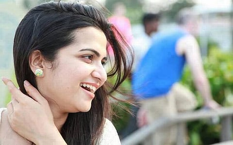 வாக்காளர் பட்டியலில் பெயரில்லை: தேர்தல் அதிகாரிகளின் உதவியால் வாக்களித்த திவ்யதர்ஷினி