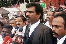 வாக்குச்சாவடிகளை கைப்பற்ற அதிமுகவினர் திட்டம்: தலைமை தேர்தல் அதிகாரியிடம் திமுக புகார்