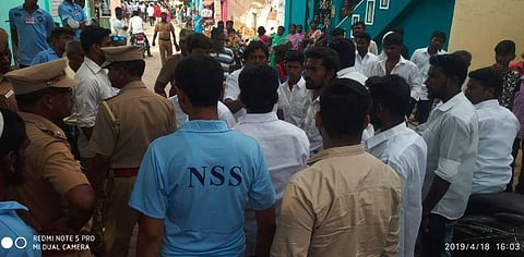 ஆம்பூரில் அதிமுக - அமமுகவினர் மோதல்; போலீஸ் தடியடி: அரைமணி நேரம் வாக்குப்பதிவு நிறுத்தம்