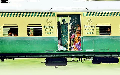 பாதுகாக்கும் செயலி: பெண் பயணிகளின் கனிவான கவனத்துக்கு