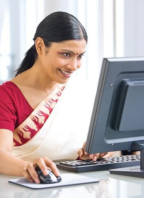 வேலை வேண்டுமா? - ஸ்டேட் வங்கியில் 8904 பணியிடங்கள்