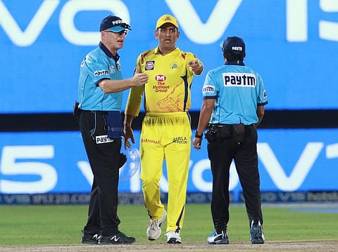 தோனி களத்தில் நுழைந்தவுடனேயே நடுவர்கள் அவரை வெளியே போகுமாறு உத்தரவிட்டிருக்க வேண்டும்: நோ-பால் விவகாரத்தில் சைமன் டாஃபல்