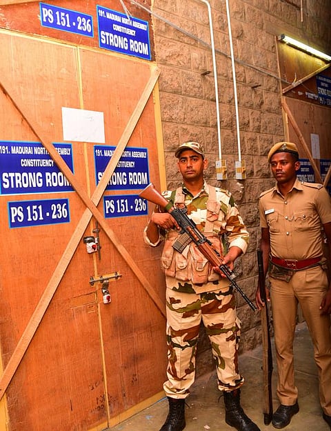 மதுரை வாக்கு எண்ணும் மையத்தில் அதிகாரி நுழைந்த விவகாரம்; ஆட்சியர் உள்ளிட்ட 4 அதிகாரிகளை உடனே இடமாற்றம் செய்ய வேண்டும்: குற்றவியல், ஒழுங்கு நடவடிக்கை எடுக்க உயர் நீதிமன்றம் உத்தரவு