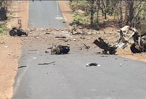 மகாராஷ்டிராவில் மாவோயிஸ்ட்டுகள் பயங்கர தாக்குதல்: பாதுகாப்பு படை வீரர்கள் 15 பேர் பலி