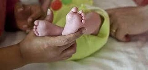 குழந்தைகள் விற்பனை விவகாரம்: ஆய்வறிக்கை தயாரிக்கப்பட்டு வருகிறது; நாமக்கல் ஆட்சியர் பேட்டி