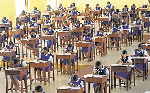 பிளஸ் 1 பொதுத்தேர்வு முடிவுகள்: மாவட்ட வாரியான தேர்ச்சி விகிதம்