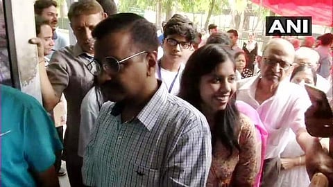 வாக்குப்பதிவு தொடங்கும் முன்பே 50 ஓட்டுகள் எப்படி?: திடுக்கிட்ட வாக்காளர்கள்: தேர்தல் அதிகாரி பதில் கூற மறுப்பு