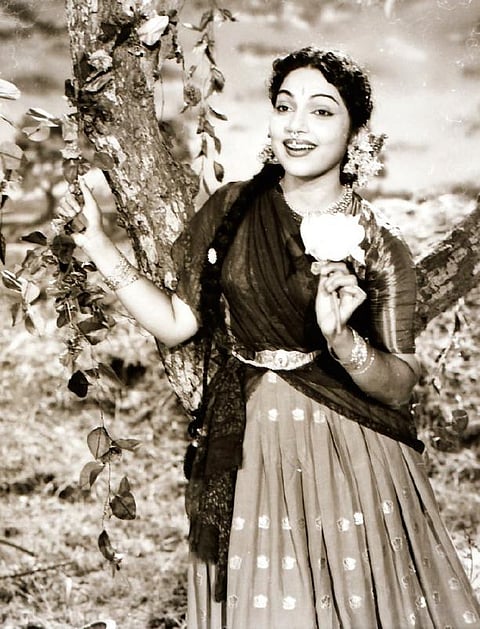 தரைக்கு வந்த தாரகை 13: நடிப்புக்குச் சம்பளமாய் நாணயங்கள்...