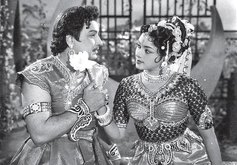 பாட்டொன்று கேட்கப் பரவசம்..