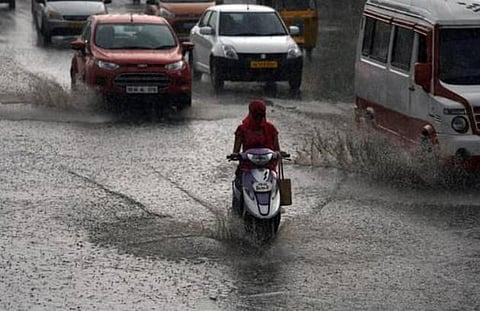 தமிழகத்தின் ஒருசில இடங்களில் இடியுடன் கூடிய மழை பெய்ய வாய்ப்பு: வானிலை மையம் தகவல்