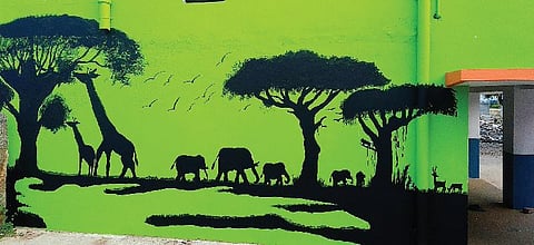 அரசுப் பள்ளிகளுக்காகத் தூரிகை ஏந்தும் பட்டாம்பூச்சி