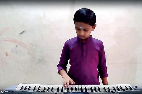 காற்றில் கீதங்கள் 22: விளையாட இது நேரமா?