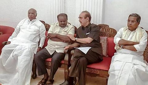 கர்நாடகாவில் மீண்டும் குழப்பம்; ஜேடிஎஸ்-காங் கூட்டணியில் பிளவு: சமாதானப் பேச்சில் ஆசாத், வேணுகோபால்