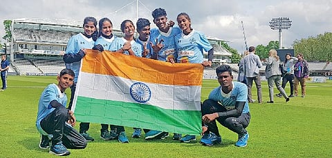 சாதனை: “உலகக் கோப்பை வாங்கிட்டோம்!”