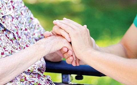 முதுமையும் சுகமே 07: கூட்டு மருத்துவம் தரும் கூடுதல் பலன்