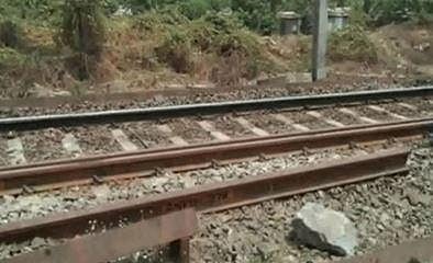 சென்னை பார்க் ரயில் நிலையம் அருகே மின்சார ரயிலைக் கவிழ்க்கச் சதி: இன்ஜின் ட்ரைவர் முன்னெச்சரிக்கையால் விபத்து தவிர்ப்பு