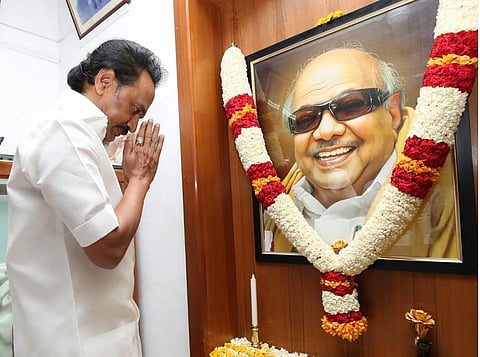 இந்தி கட்டாயமில்லை: கருணாநிதி வாழ்கிறார்; ஸ்டாலின்