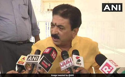 பெண்ணை நடுத்தெருவில் அடித்த பாஜக எம்.எல்.ஏ: சாரி சொல்லிவிடுகிறேன் என சமாளிப்பு