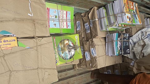 மதுரையில் பாடநூல் விநியோகத்தில் தட்டுப்பாடு இல்லை: மாவட்ட கல்வி அதிகாரி தகவல்