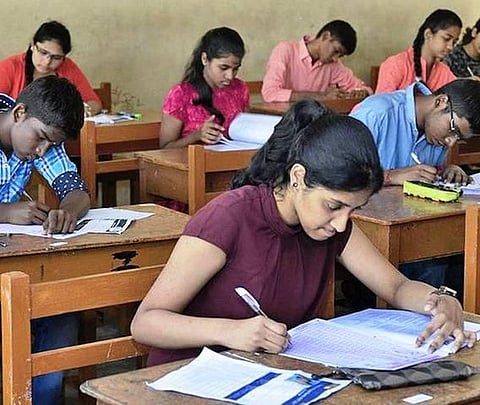 நீட் தேர்வில் தேசிய அளவில் 56 சதவீத மாணவ, மாணவிகள் தேர்ச்சி: ராஜஸ்தான் மாணவர் முதலிடம்