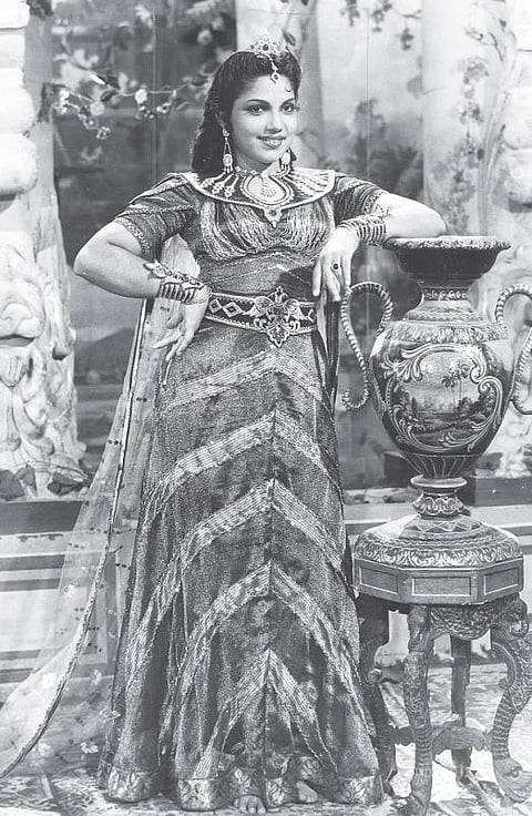 தரைக்கு வந்த தாரகை 16: பிரிவோம்... சந்திப்போம்!