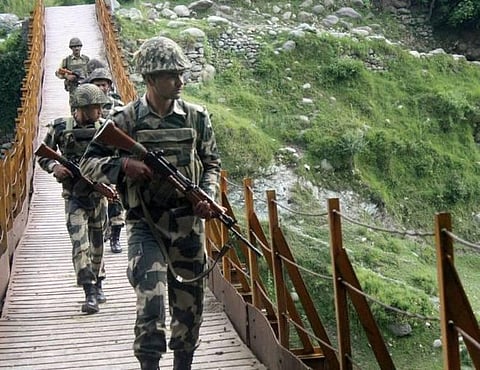 காஷ்மீரில் ஜெய்ஷ்-இ-முகம்மது தீவிரவாதி ஒருவர் சுட்டுக்கொலை