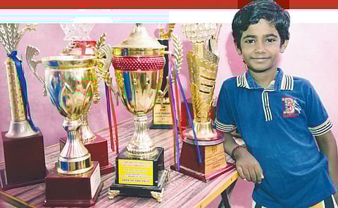 சதுரங்க இளவரசன்! - பதக்க வேட்டையில் கோவை ஆகாஷ்