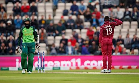 மீண்டும் மே.இ.தீவுகளின் எகிறு பந்து வீச்சு: தெ.ஆ. அணியைக் காப்பாற்றும் மழை