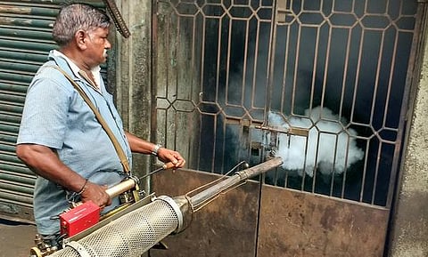 மழைநீர் வடிகாலில் கழிவுநீர் விடுவதை தடுக்காமல்
கொசுவை அழிக்க இயந்திரங்கள் மட்டும் வாங்கி குவிப்பு: சென்னை மாநகராட்சி மீது பொதுமக்கள் குற்றச்சாட்டு
