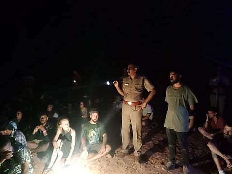 ஆரோவில் அருகே உரிய அனுமதியின்றி ஆடல்-பாடல் நிகழ்ச்சி: நிகழ்ச்சி ஏற்பாட்டாளர்கள் 15 பேர் கைது