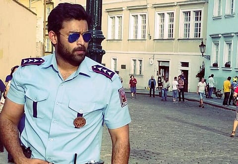 கார் விபத்தில் சிக்கி காயமின்றி தப்பிய தெலுங்கு நடிகர்