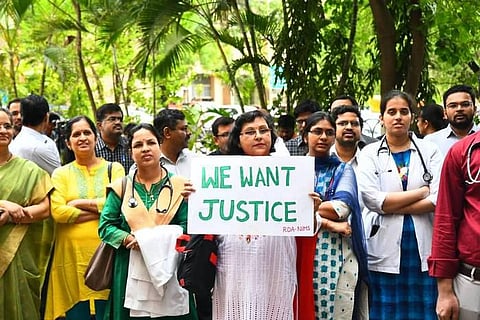 நாடுமுழுவதும் அரசு மருத்துவமனைகளில் மருத்துவர்களுக்கு பாதுகாப்பு கோரி மனு: உச்ச நீதிமன்றத்தில் நாளை விசாரணை